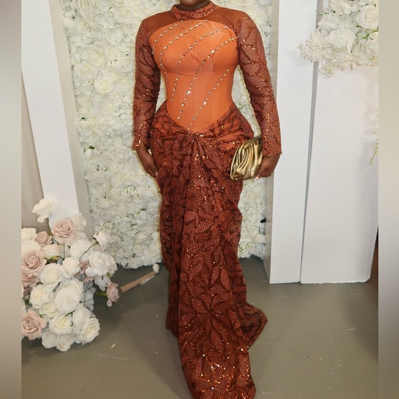 Stunning Orange lace luxury dress - Picture 3 of 3